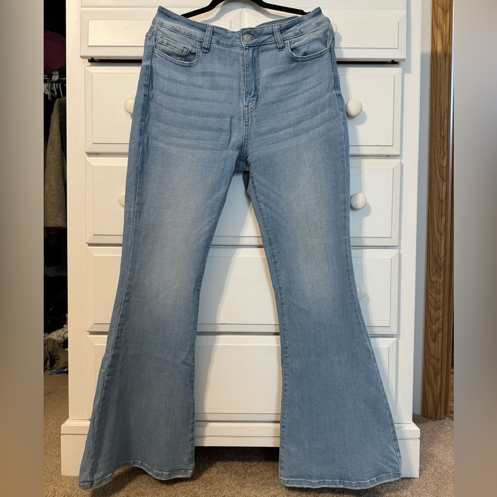 Zenana High Rise Light Flare Jeans 30